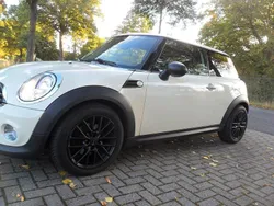 Weiß Gebraucht 2010 Mini ONE Kleinwagen | 3.999 € (Fairer Preis)