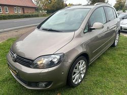 Braun Gebraucht 2011 VW Golf Plus Cross Highline Van / Kleinbus | 10.849 € (Teuer)