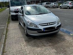 Grau Gebraucht 2003 Peugeot 307 Filou Limousine | 800 € (Superpreis)