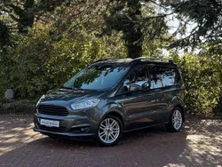 Grau Gebraucht 2017 Ford Tourneo Courier Titanium Van / Kleinbus | 9.999 € (Guter Preis)