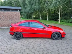 Rot Gebraucht 2002 Mercedes CL220 Coupé | 800 €
