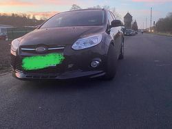 Schwarz Gebraucht 2013 Ford Focus Kombi | 7.299 € (Teuer)