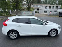 Weiß Gebraucht 2014 Volvo V40 Ocean Race Kombi | 8.600 € (Fairer Preis)