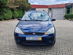 Blau Gebraucht 2004 Ford Focus Kombi | 2.500 € (Etwas zu teuer)