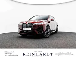 Aventurinrot iii metallic Gebraucht 2022 BMW iX Sport Line SUV | 41.495 € (Fairer Preis)