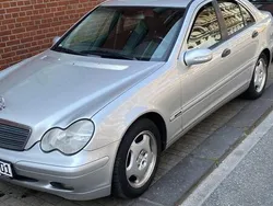 Silber Gebraucht 2000 Mercedes C180 Classic Limousine | 2.950 € (Teuer)