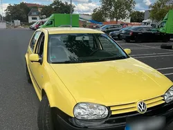 Gelb Gebraucht 2002 VW Golf IV Kleinwagen | 1.800 € (Fairer Preis)