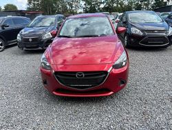 Rot Gebraucht 2016 Mazda 2 Center-Line Limousine | 7.299 € (Fairer Preis)