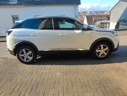 Weiß Gebraucht 2017 Peugeot 3008 Active Limousine | 17.350 € (Fairer Preis)