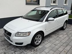 Ice white solid / solid Gebraucht 2009 Volvo V50 Kinetic Kombi | 3.750 € (Fairer Preis)