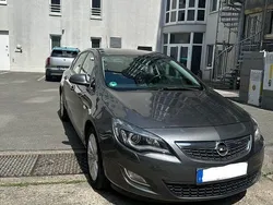 Grau Gebraucht 2010 Opel Astra Sport Limousine | 5.890 € (Guter Preis)