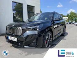 Saphirschwarz metallic Gebraucht 2025 BMW iX1 M Sport SUV | 53.990 €