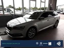 Brilliantsilber metallic Gebraucht 2023 Skoda Superb Style Kombi | 31.899 € (Guter Preis)