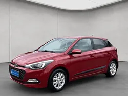 Rot Gebraucht 2017 Hyundai i20 Passion Limousine | 9.880 € (Teuer)