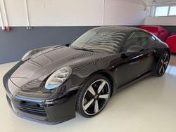 Tiefschwarz Neu 2025 Porsche 911 Carrera Coupé | 179.580 €