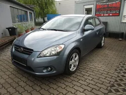 Blau Gebraucht 2010 Kia ProCeed EX Kleinwagen | 4.899 €