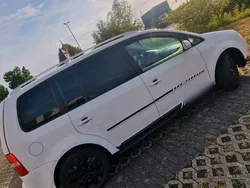 Weiß Gebraucht 2005 VW Touran Van / Kleinbus | 2.700 € (Fairer Preis)
