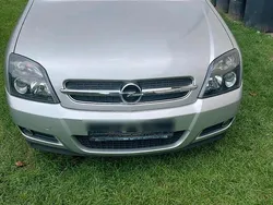 Grau Gebraucht 2004 Opel Vectra GTS Limousine | 2.500 €