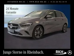 Grau Gebraucht 2024 Mercedes B200 Progressive Van / Kleinbus | 36.880 €