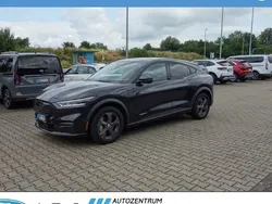 Grau Gebraucht 2022 Ford Mustang Mach-E SUV | 26.479 € (Fairer Preis)