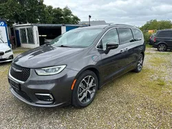 Grau Gebraucht 2021 Chrysler Pacifica SUV | 42.999 € (Teuer)