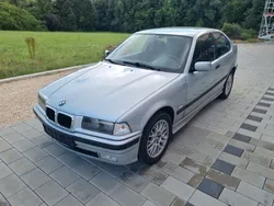 Silber Gebraucht 1998 BMW 323 Compact Kleinwagen | 5.000 € (Guter Preis)