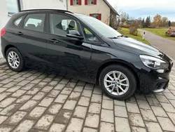 Schwarz Gebraucht 2016 BMW 218 Active Tourer Sport Line Van / Kleinbus | 12.800 € (Guter Preis)