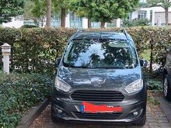 Grau Gebraucht 2017 Ford Tourneo Courier Titanium Van / Kleinbus | 7.499 € (Guter Preis)
