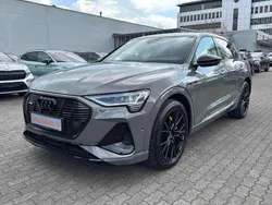 Grau Gebraucht 2022 Audi e-tron Black Edition SUV | 36.950 € (Guter Preis)