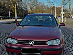 Rot Gebraucht 2000 VW Golf Limousine | 2.000 € (Guter Preis)