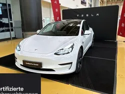 Weiß Gebraucht 2021 Tesla Model 3 RWD Limousine | 25.000 € (Fairer Preis)