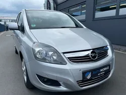 Silber Gebraucht 2011 Opel Zafira Van / Kleinbus | 5.990 € (Fairer Preis)