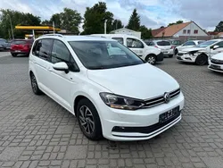 Weiß Gebraucht 2018 VW Touran Join Van / Kleinbus | 11.500 € (Fairer Preis)