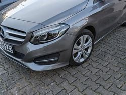 Grau Gebraucht 2015 Mercedes B200 Urban Van / Kleinbus | 10.000 € (Guter Preis)
