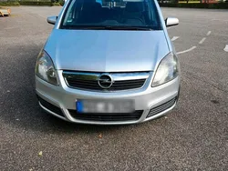 Silber Gebraucht 2005 Opel Zafira Van / Kleinbus | 1.800 €