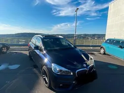 Blau Gebraucht 2017 BMW 225 iPerformance Van / Kleinbus | 15.000 € (Fairer Preis)