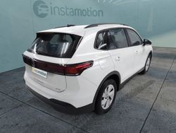 Weiß Gebraucht 2024 VW Tiguan Life SUV | 38.510 € (Teuer)