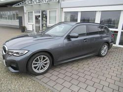 Grau Gebraucht 2020 BMW 320 M Sport Kombi | 21.999 € (Fairer Preis)