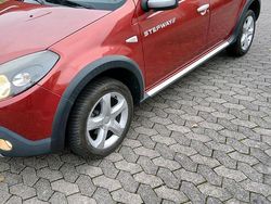 Rot Gebraucht 2010 Dacia Sandero Stepway SUV | 3.350 € (Fairer Preis)