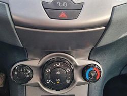 Schwarz Gebraucht 2010 Ford Fiesta Kleinwagen | 3.350 €