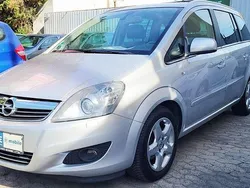 Silber Gebraucht 2010 Opel Zafira Innovation Van / Kleinbus | 5.490 € (Teuer)