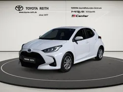 Schneeweiß Gebraucht 2022 Toyota Yaris Hybrid Basis Limousine | 16.910 € (Guter Preis)