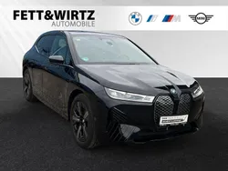 Saphirschwarz metallic Gebraucht 2024 BMW iX Sport Line SUV | 70.790 € (Fairer Preis)