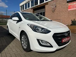 Weiß Gebraucht 2017 Hyundai i30 Classic Kombi | 7.490 € (Fairer Preis)