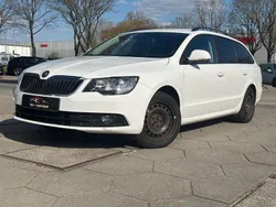 Weiß Gebraucht 2014 Skoda Superb Active Kombi | 5.900 €