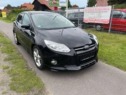 Pantherschwarz metallic Gebraucht 2014 Ford Focus Titanium Limousine | 6.900 € (Fairer Preis)