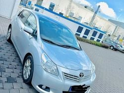 Silber Gebraucht 2010 Toyota Verso Van / Kleinbus | 5.000 € (Teuer)