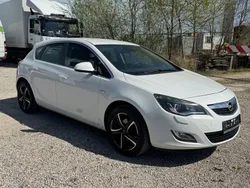 Weiß Gebraucht 2010 Opel Astra Innovation Limousine | 5.490 € (Fairer Preis)