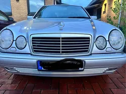 Silber Gebraucht 1998 Mercedes E320 Limousine | 8.500 €