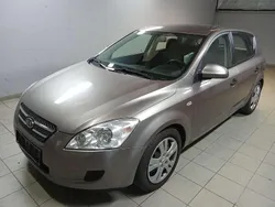 Pewter beige Gebraucht 2007 Kia Ceed LX Kleinwagen | 2.400 € (Fairer Preis)